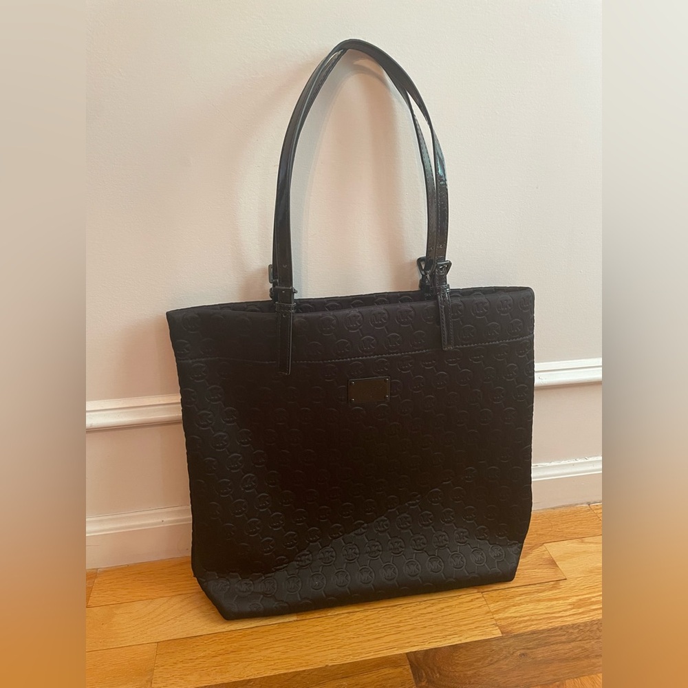 Michael Kors Black Tote Bag Minimalist Design Everyday Essential - Picture 1 of 10